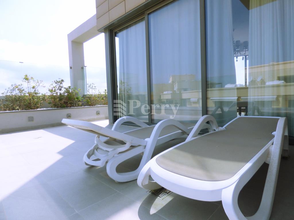 Portomaso, St Julians - Penthouse