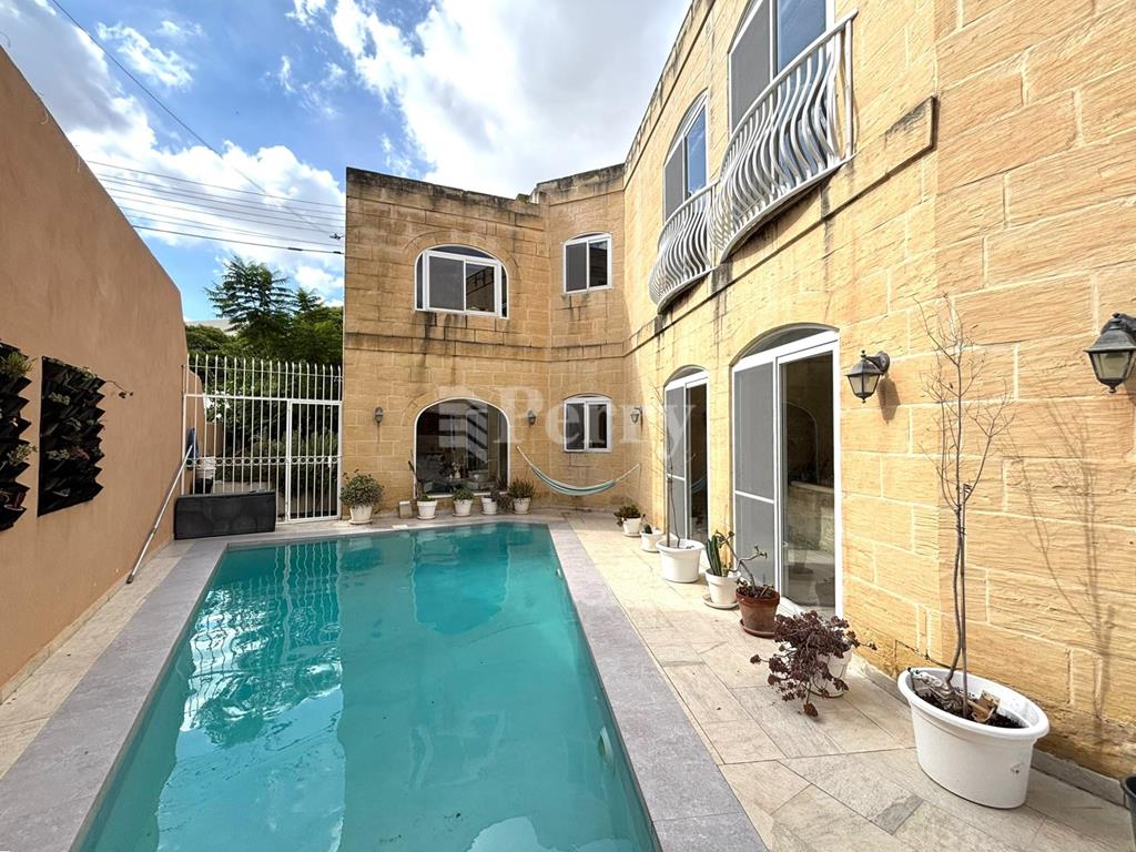 Naxxar - House of Character