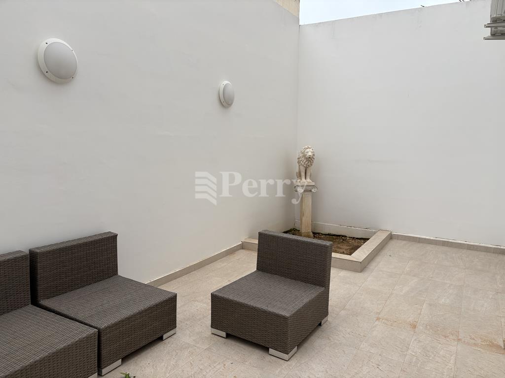 Pembroke - Maisonette